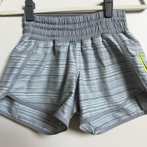 Lululemon Hotty Hot high rise short 2.5” size 4 women’s EUC